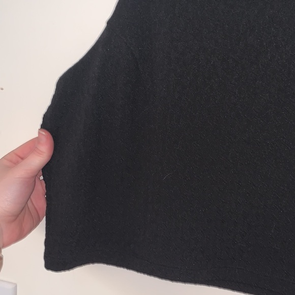 black XL crop top with button back and cut out desgin✨ - Picture 8 of 9